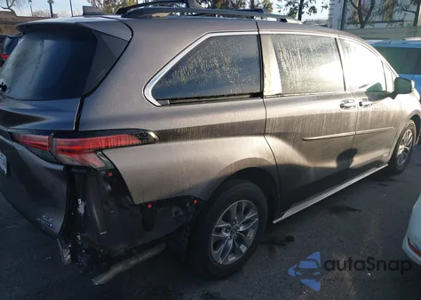 2021 Toyota Sienna Xle z USA, uszkodzony, nr VIN 5TDJSKFC9MS012324